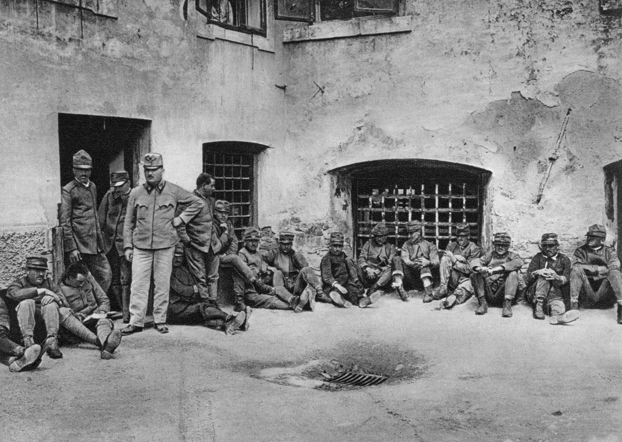 Olasz foglyok a ljubljanai Laibach kastélyban, I. világháború, 1915 alkotó: Unbekannt