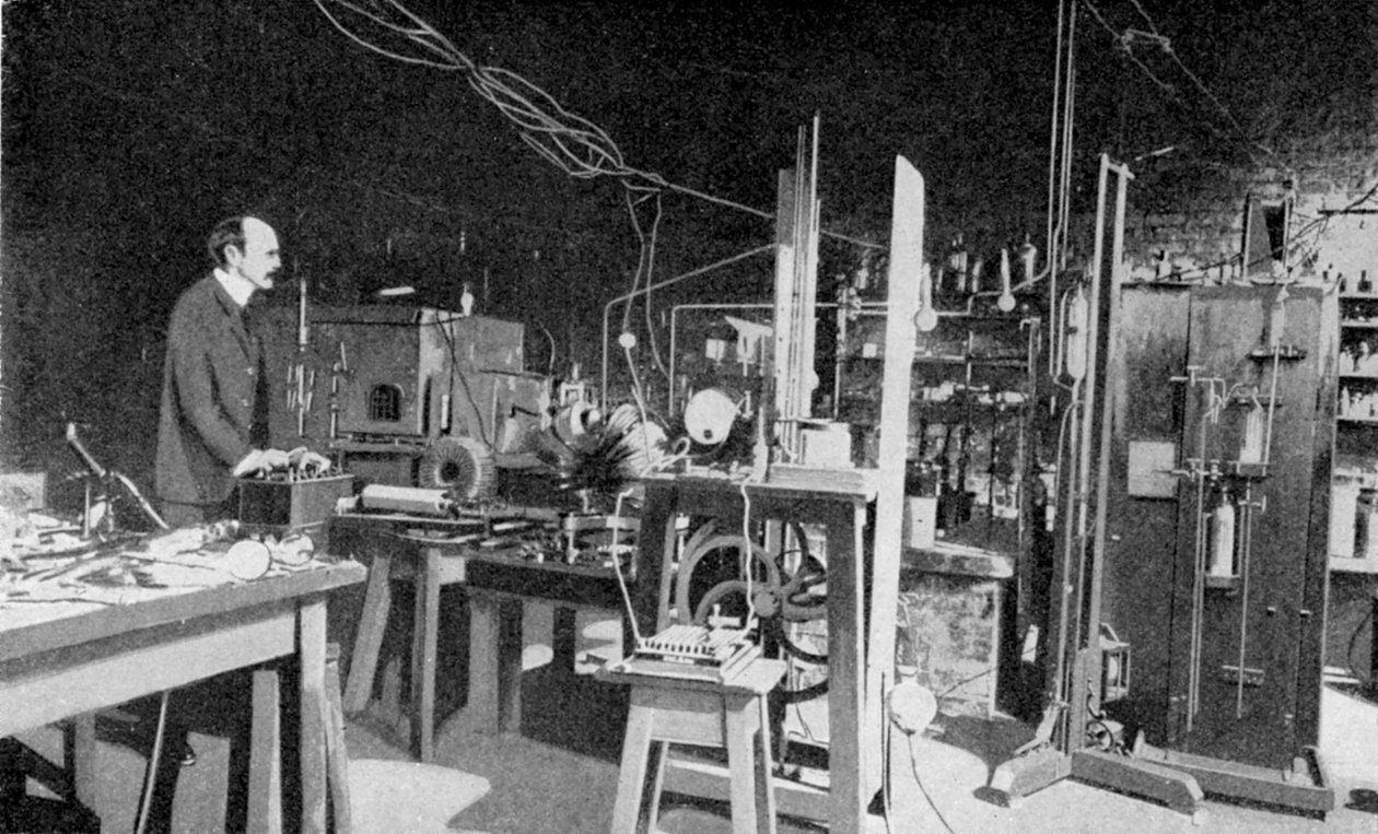 JJ Thomson, brit fizikus, a cavendish laboratóriumban dolgozik, Cambridge-ben alkotó: Unbekannt