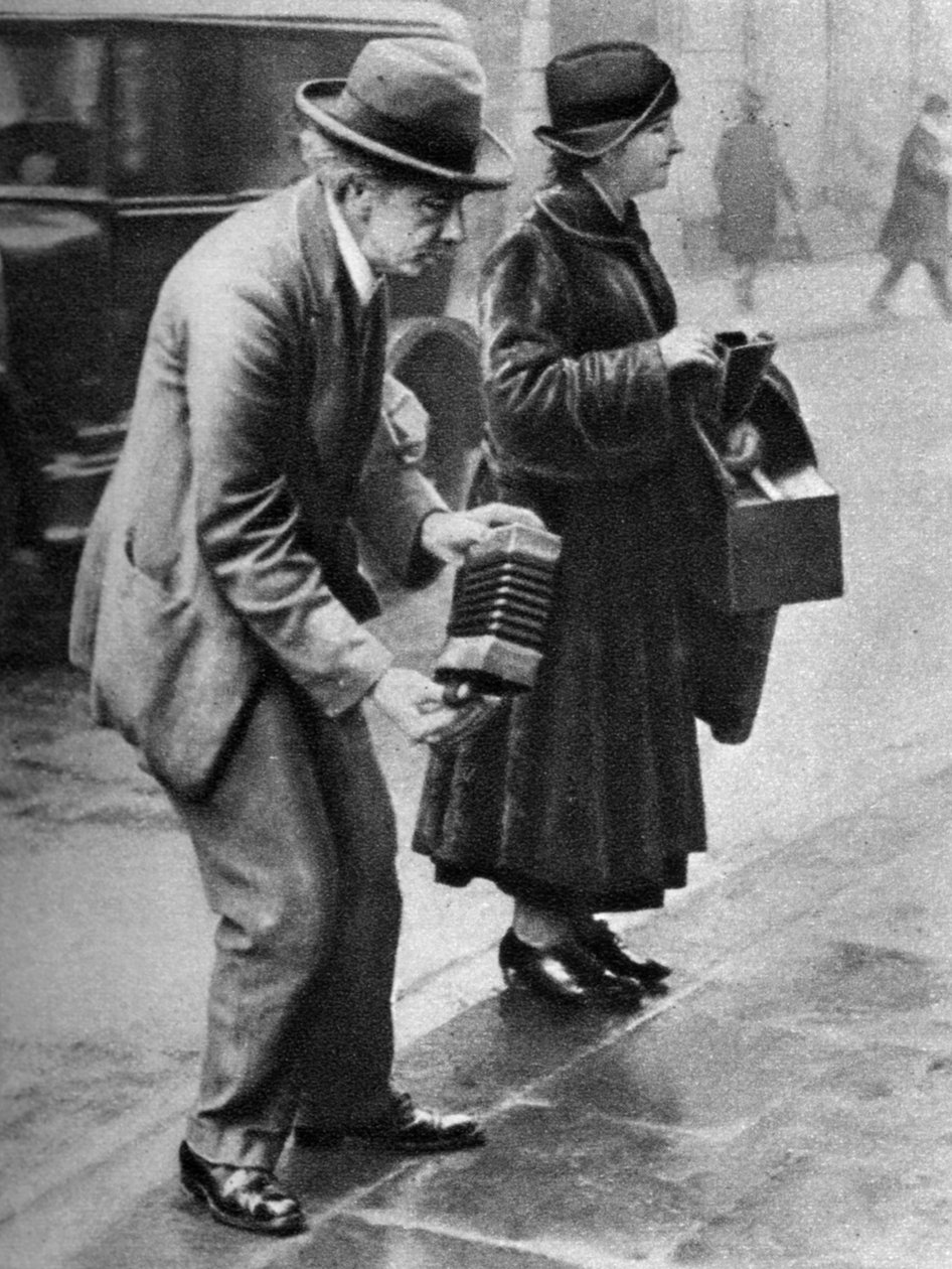 Kerb-oldali hangversenyző, Holborn, London, 1926-1927 alkotó: Unbekannt