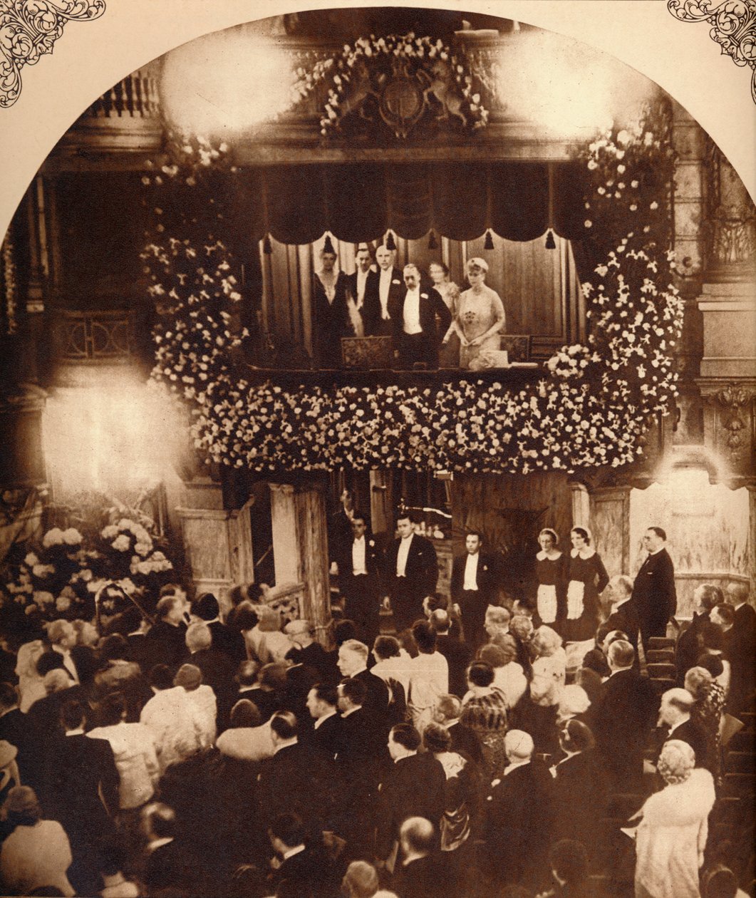 V. György király és Mária királynő a Royal Command Variety előadásán, 1920-as vagy 1930-as évek 1935 alkotó: Unbekannt