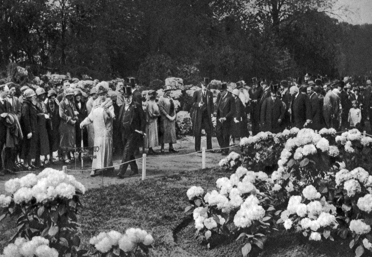 V. György király és Mária királynő ellátogat az éves tavaszi virágbemutatóra a londoni Chelsea-ben, 1926-1927 alkotó: Unbekannt