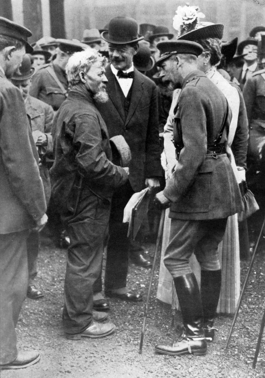 V. György király és Mária királyné egy hajógyárossal, Birkenhead, Első világháború, 1914-1918, c1920 alkotó: Unbekannt