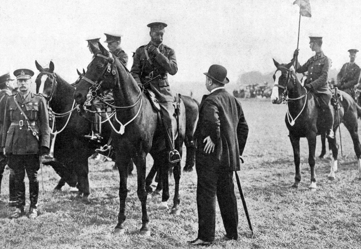 V. György király a csapatok ellenőrzésén Aldershotban, első világháború, 1914-1918, c1920 alkotó: Unbekannt
