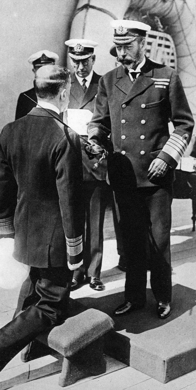 Király V. György lovagok Pakenham admirálist a HMS Princess Royal fedélzetén, 1930-as években alkotó: Unbekannt