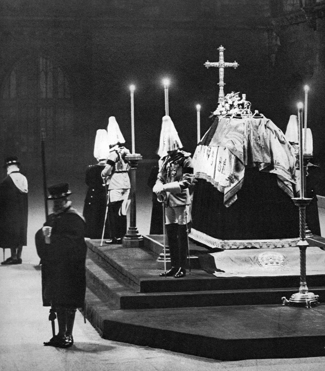 V. György király államban fekszik a londoni Westminster Hallban, 1936. január alkotó: Unbekannt