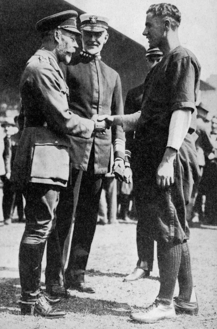 V. György király fogadott egy amerikai katonát, aki baseballozott, az 1910-es évek 1936-ban alkotó: Unbekannt