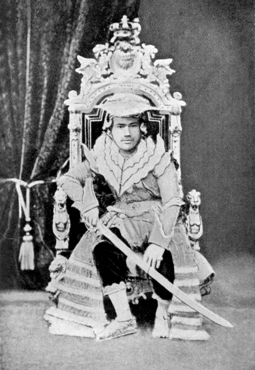 Thibaw burmai király teljes udvari ruhában, c1900, c1920 alkotó: Unbekannt