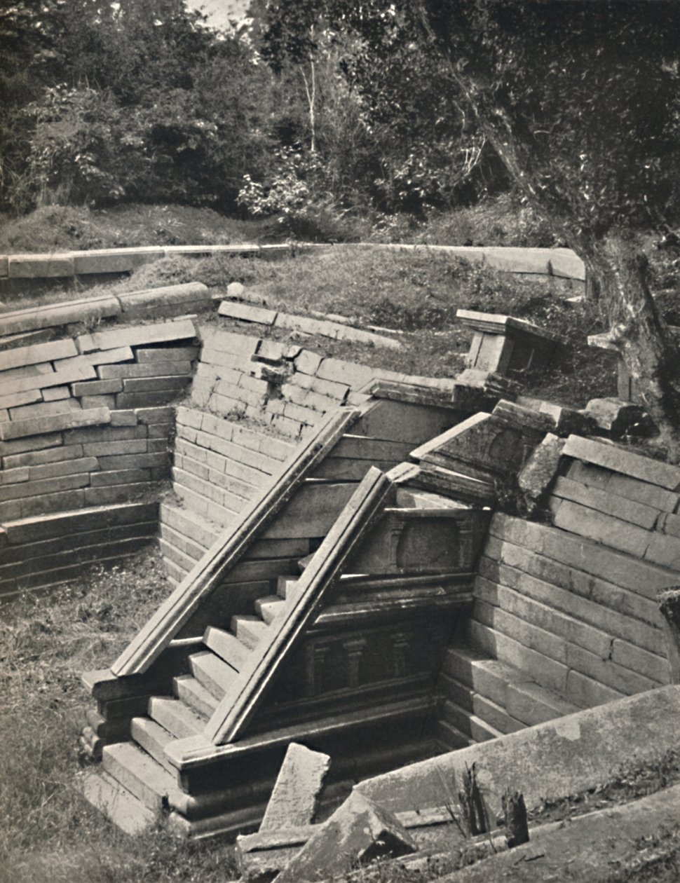 Kuttam Pokuna Die zwei Badeteich Anuradhapura, 1926 alkotó: Unbekannt