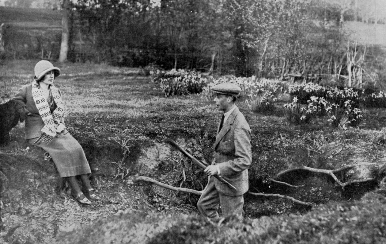 Lady Elizabeth Bowes-Lyon és York hercege Hertfordshire-i otthonában Welwyn közelében, 1923 alkotó: Unbekannt