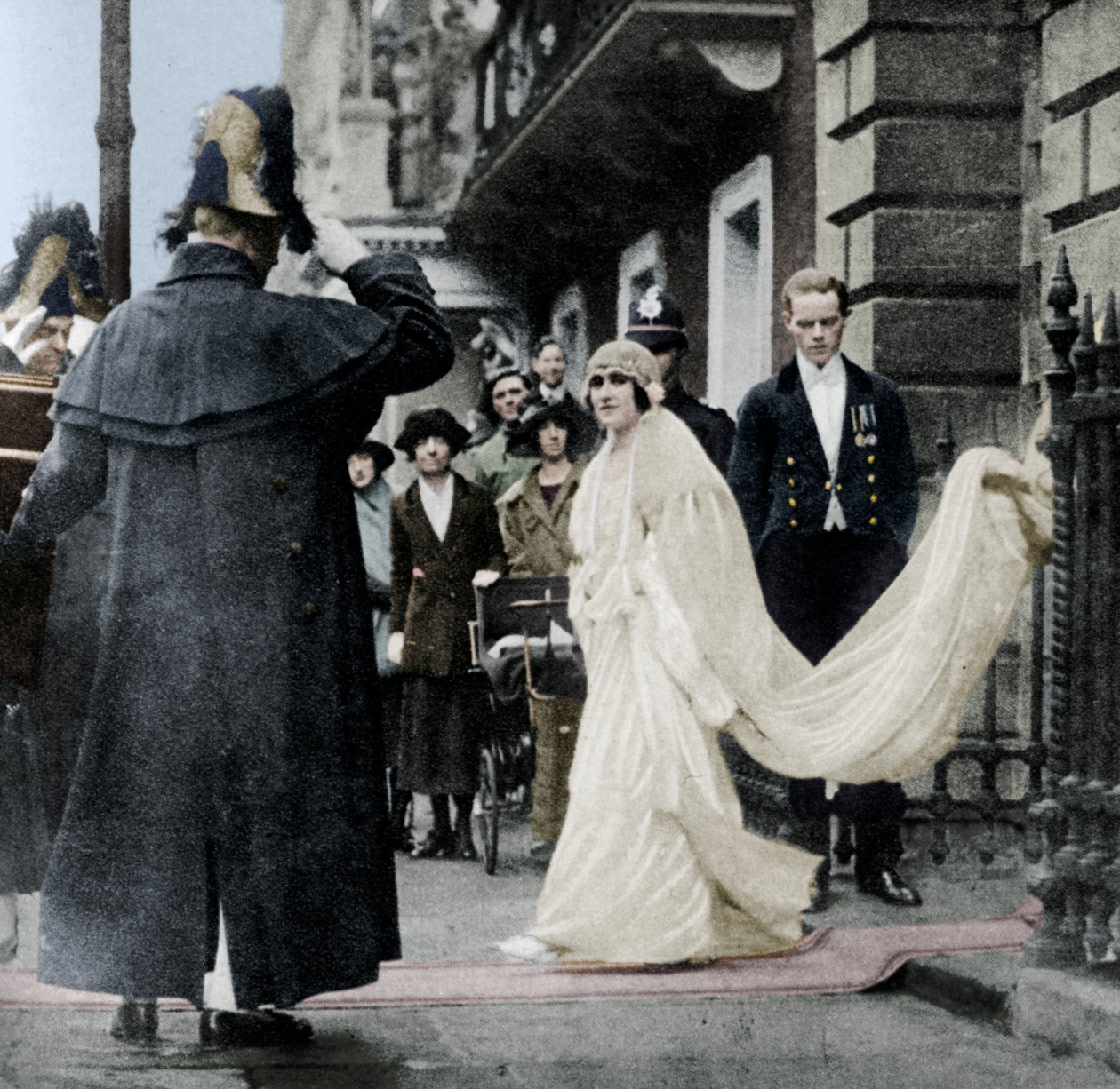 Lady Elizabeth Bowes-Lyon házasodni készül a Westminster Abbeybe, 1923. április 26., 1937. alkotó: Unbekannt