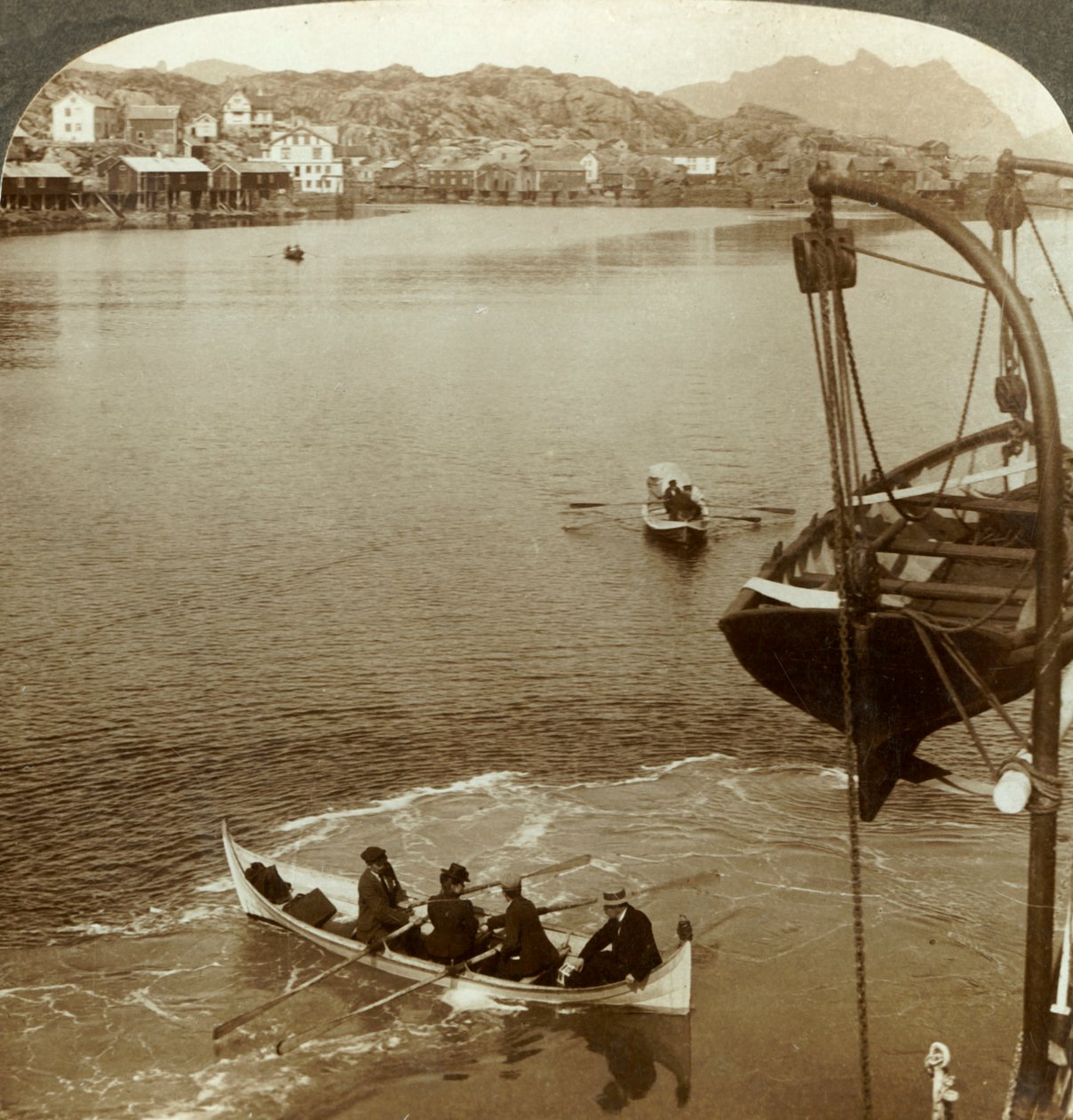 Leszállás egy gőzösről a sarkvidéki országban, Svolvaer, Lofoten-szigetek, Észak-Norvégia, c1905. alkotó: Unbekannt