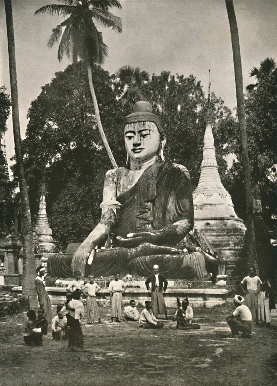 Buddha nagy alakja a Shwe Dagon platformon, Rangoon, 1900. alkotó: Unbekannt