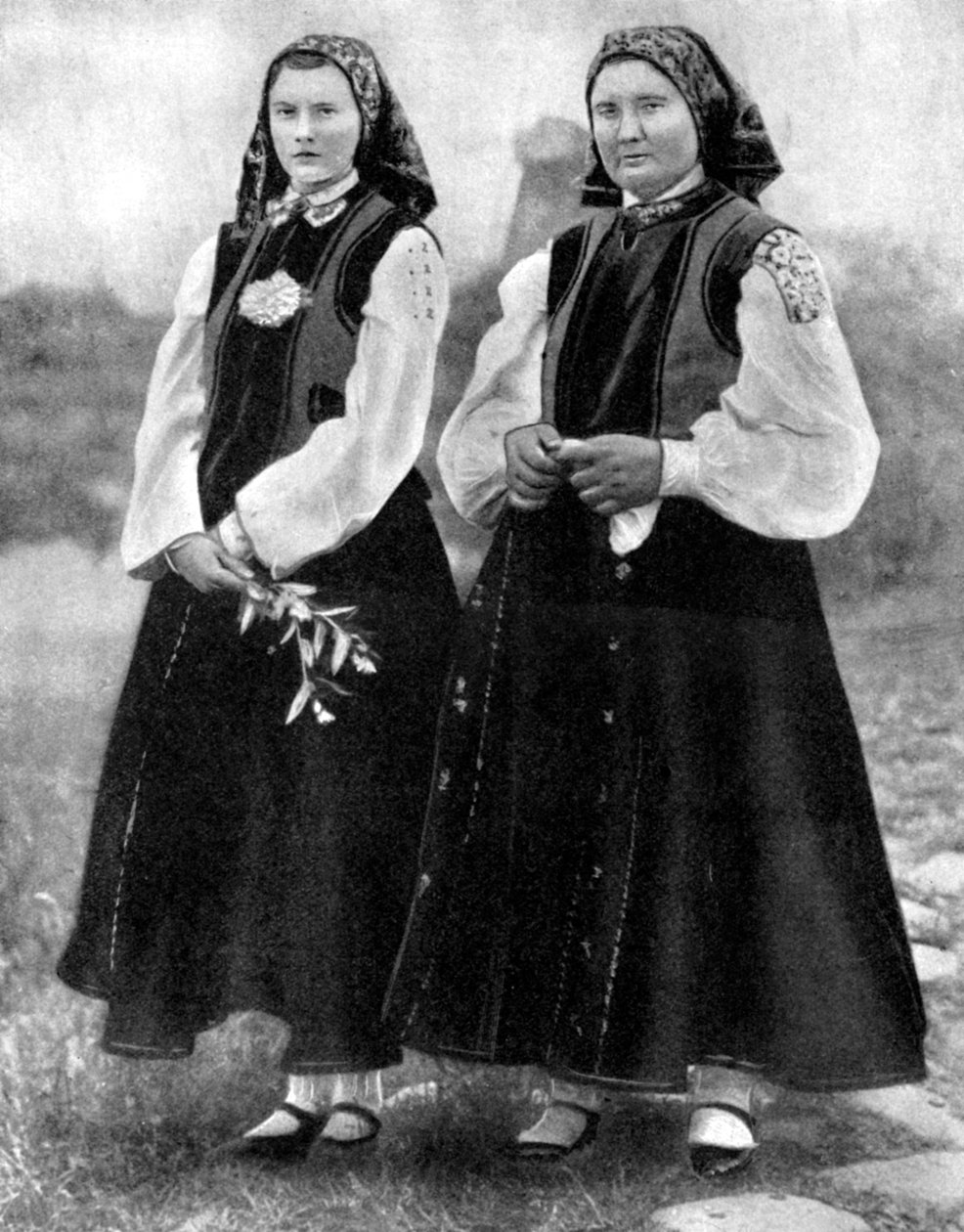 Lett nők népviseletben, 1936 alkotó: Unbekannt