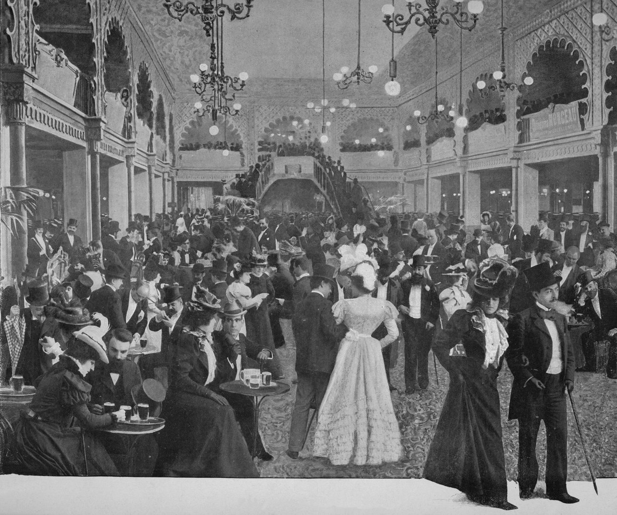 A Folies-Bergere terem, 1900 alkotó: Unbekannt