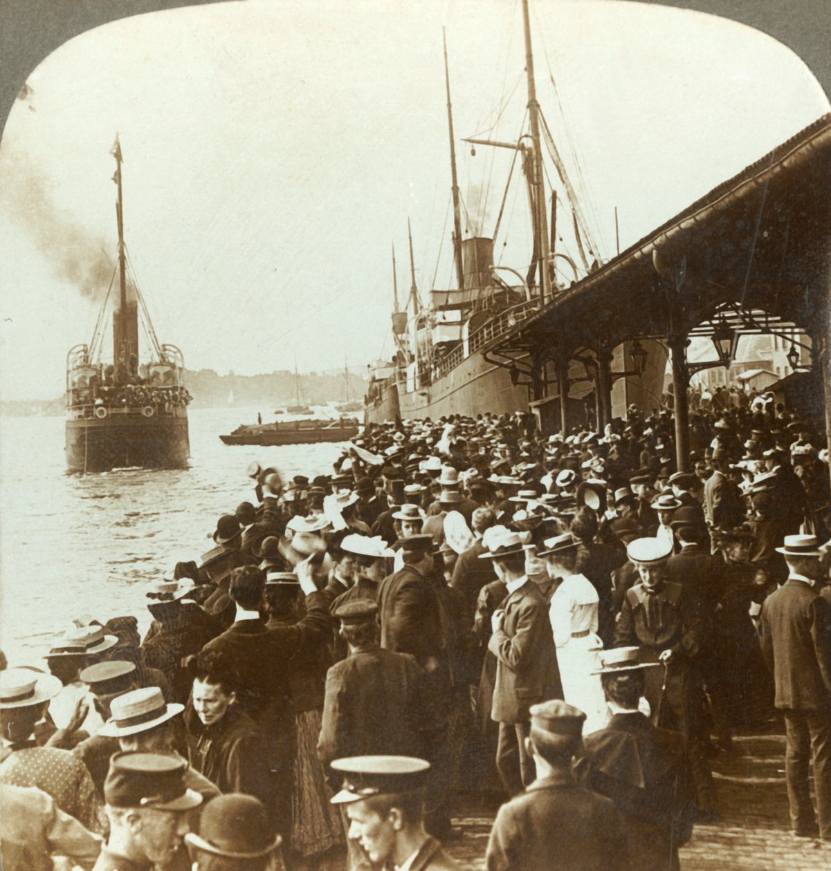 Elhagyni a régi otthont és a barátokat – integetni az emigránsokat Amerikába, Christiania, Norvégia, 1905. alkotó: Unbekannt