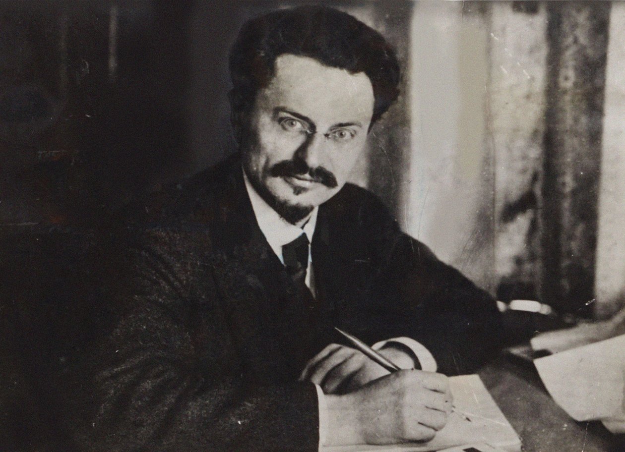 Leon Trockij az íróasztalánál, 1920-as évek eleje. alkotó: Unbekannt