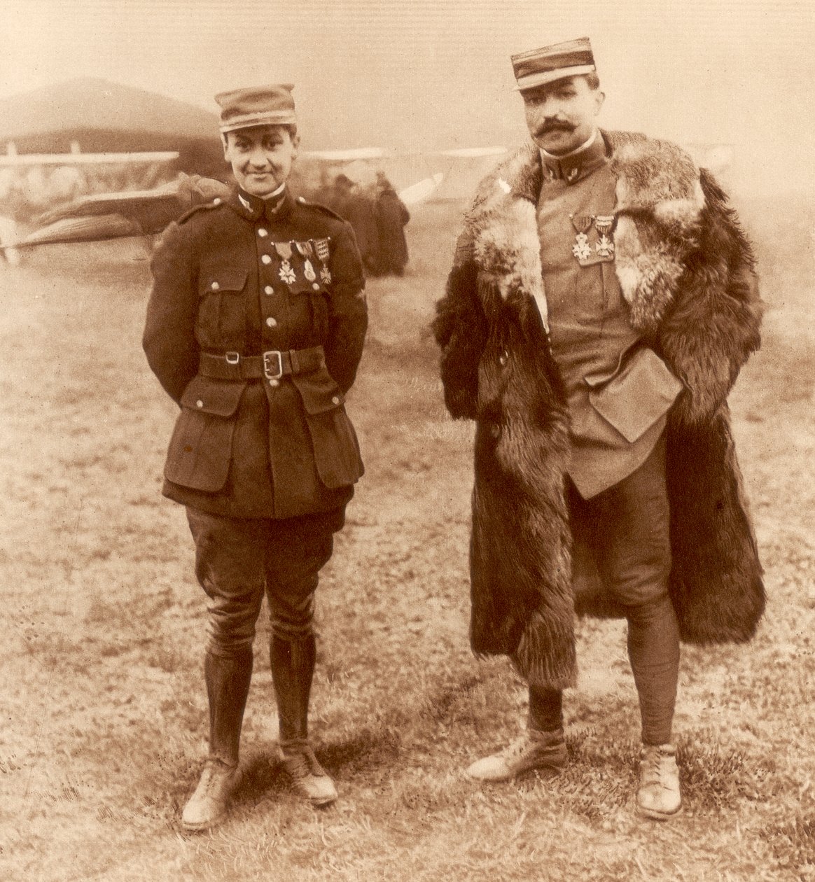 Georges Guynemer hadnagy és Felix Brocard kapitány, francia vadászpilóták, 1916. február 5. alkotó: Unbekannt