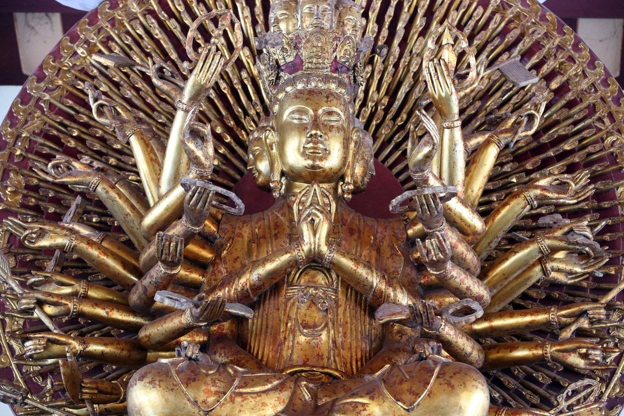 Linh Ung buddhista pagoda. Ezerkarú Avalokitesvara, az Együttérzés Bodhiszattvája. Szobor. Danang. Vietnam alkotó: Unbekannt