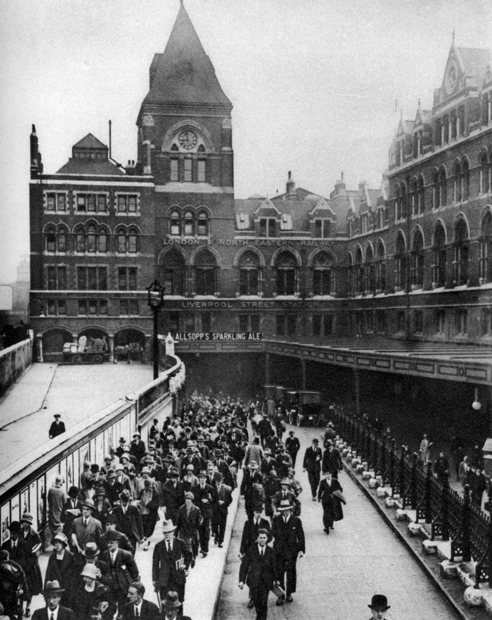 Liverpool Street állomás reggel kilenc órakor, London, 1926-1927 alkotó: Unbekannt
