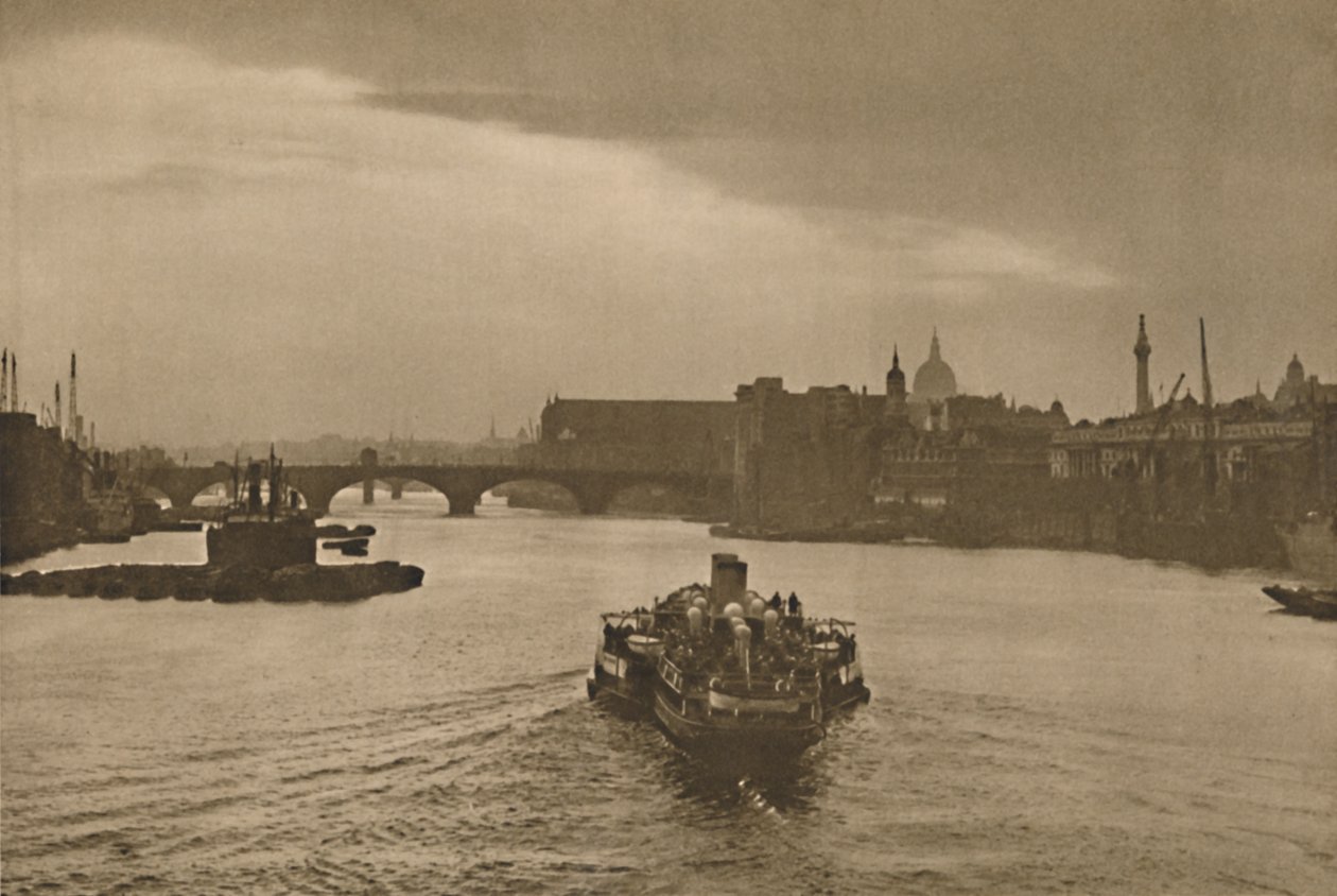 London-On-Sea: A napi kirándulási hajó elindul a naplementébe, amikor visszatér Margate-ből, 1935. alkotó: Unbekannt
