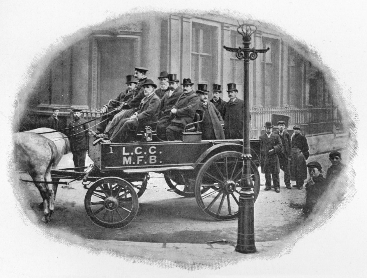 A London Megyei Tanács Tűzoltóbizottsága vizsgálatot kezd, c1903 1903 alkotó: Unbekannt