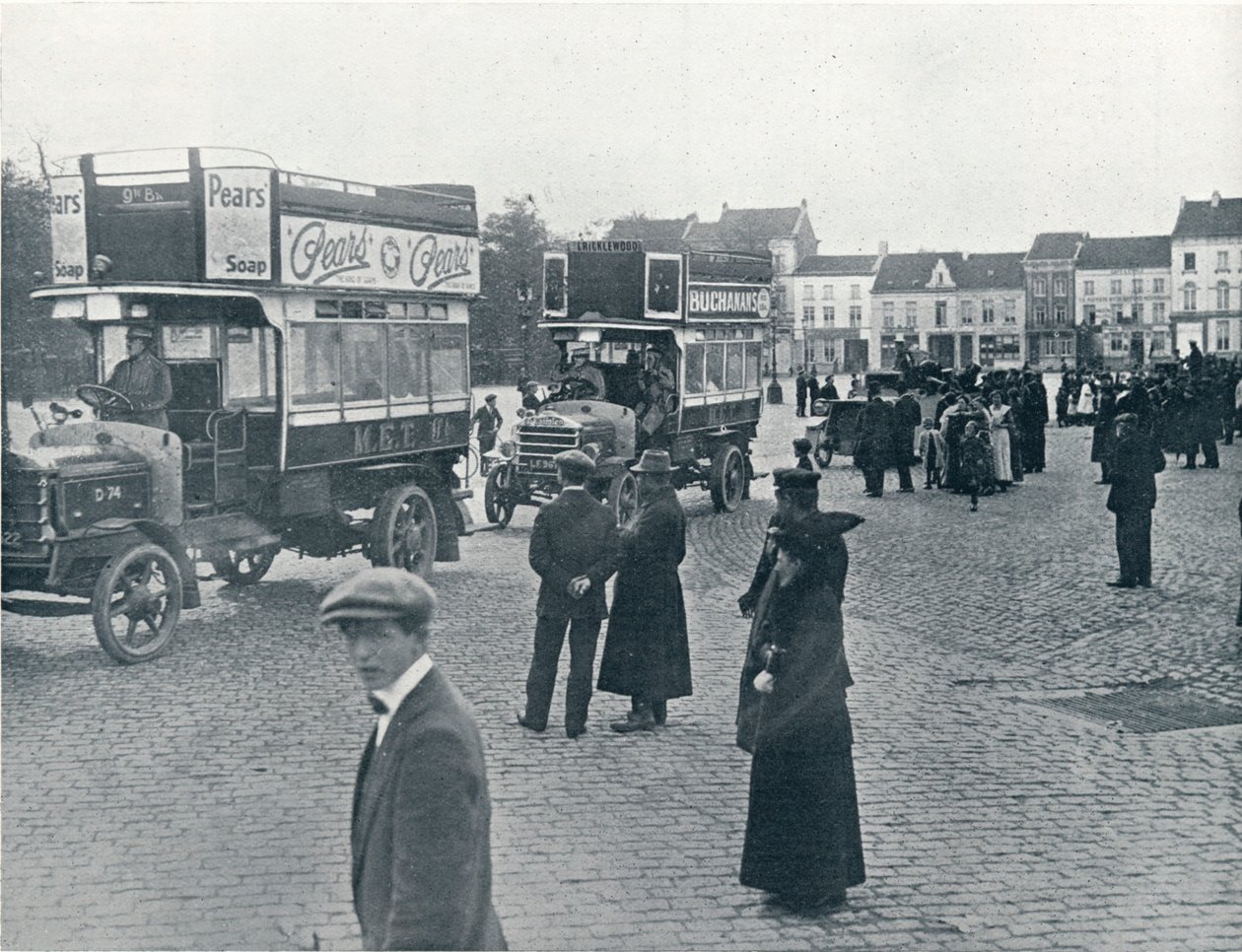 Londoni buszok, amelyeket a kontinensen használnak brit csapatok szállítására, 1914 körül alkotó: Unbekannt