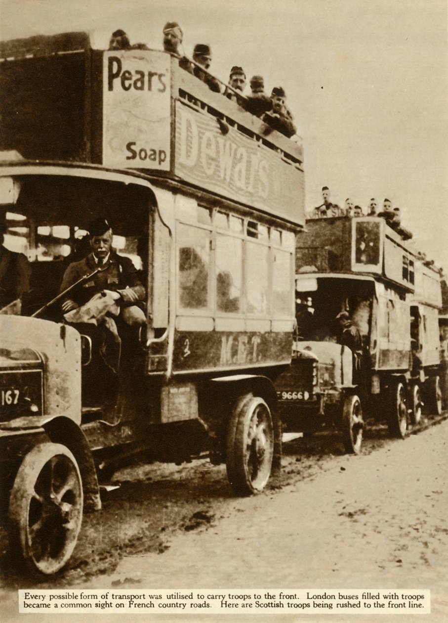Londoni buszok skót csapatokat szállítanak a frontra, első világháború, 1914, 1935. alkotó: Unbekannt