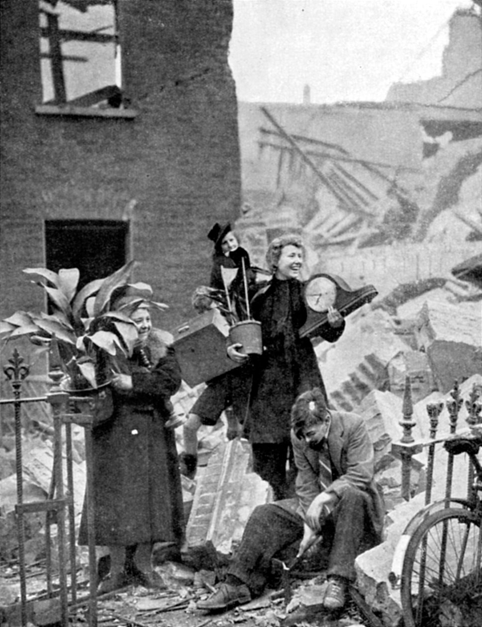 A londoniak hajléktalanná váltak egy német légitámadás következtében a Blitz során, a második világháború, 1940 októberében alkotó: Unbekannt
