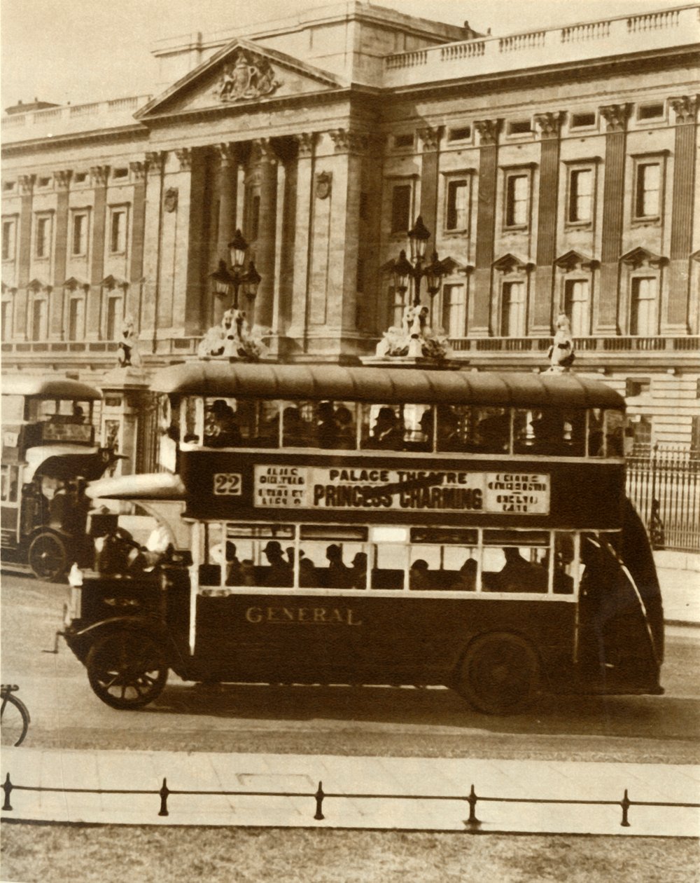Londons New All-Weather Bus, 1927, 1935. alkotó: Unbekannt