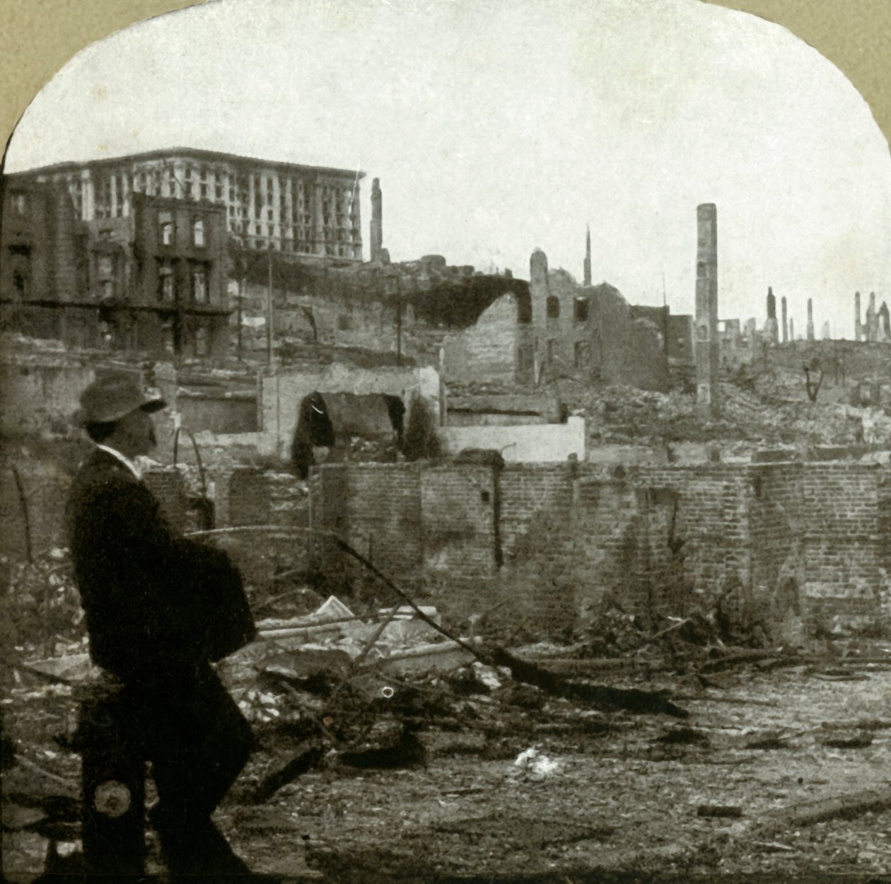 Észak felé néz a Mason St. az Eddy - Ruins of the Fairmont 4 000 000 dolláros szállodából, 1906. alkotó: Unbekannt