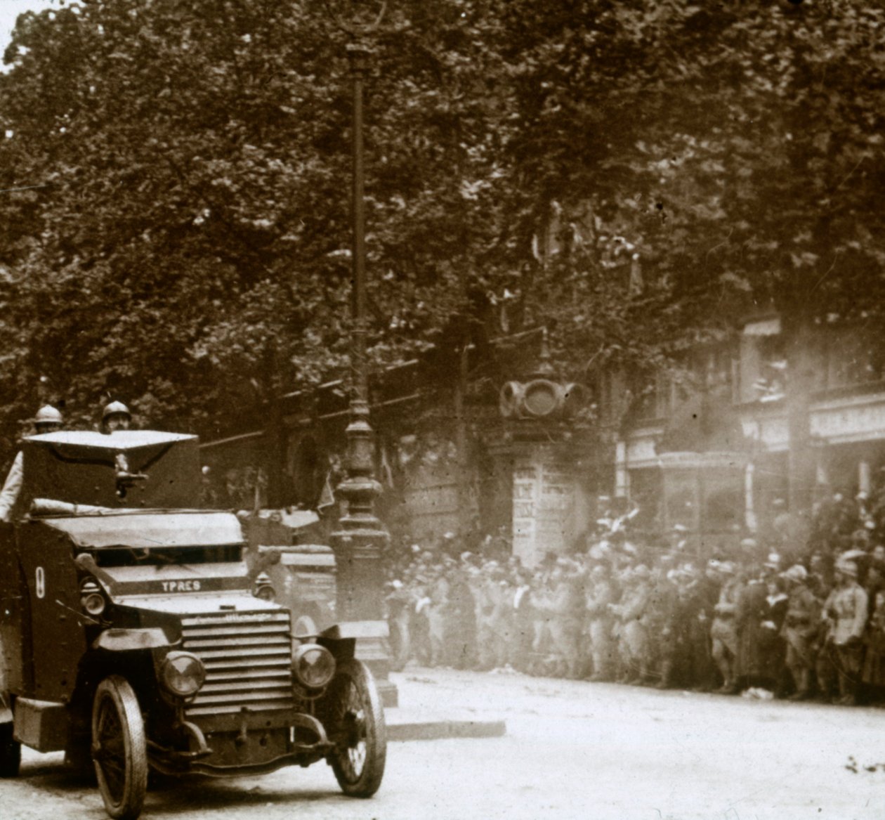 Páncélozott járműbe szerelt géppuska, győzelmi felvonulás, c1918 alkotó: Unbekannt