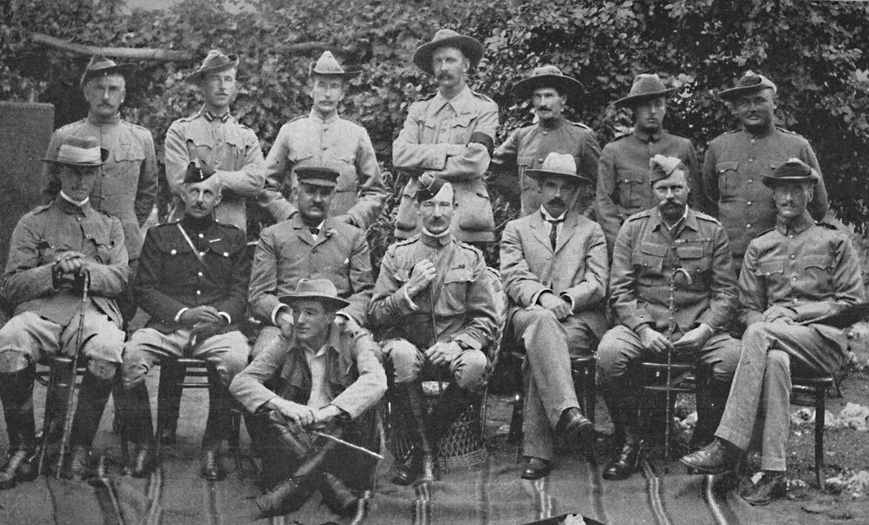 Baden-Powell vezérőrnagy és a főemberek, akik segítettek neki megvédeni Mafekinget, 1900. alkotó: Unbekannt