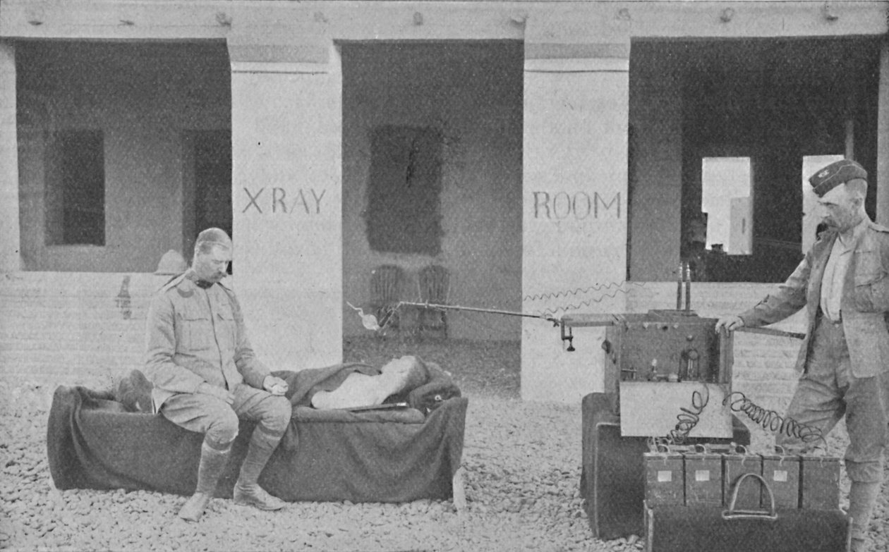 Battersby őrnagy és rendje röntgenfelvételt készít a Soudanban, c1890, 1910 alkotó: Unbekannt