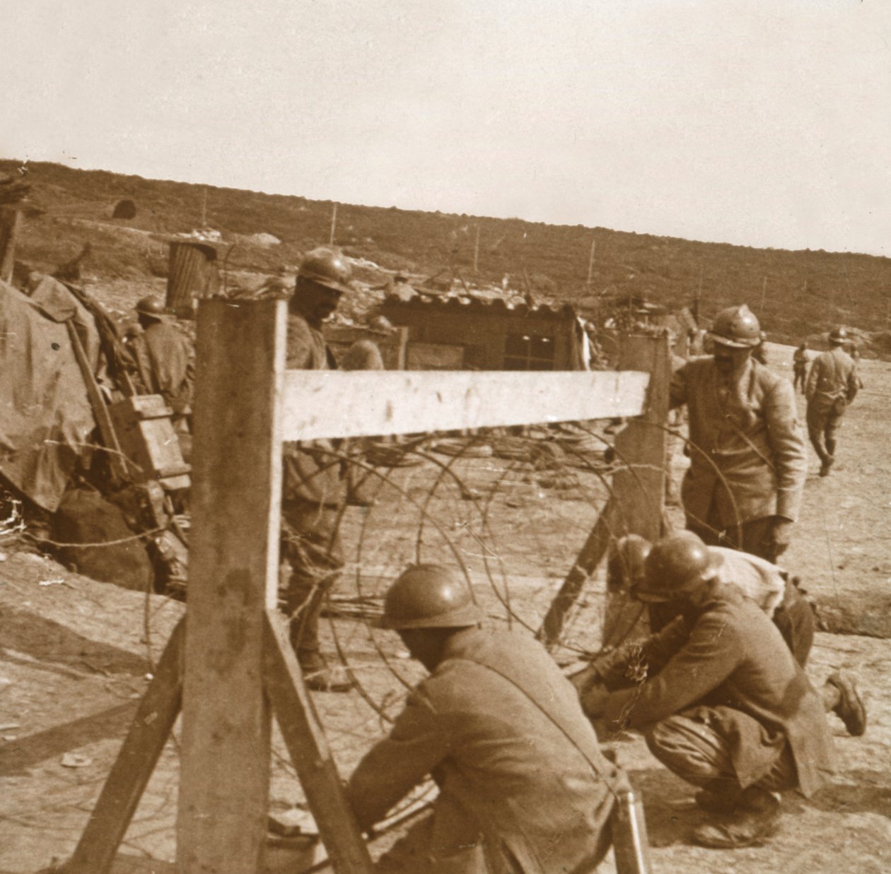 Szögesdrót készítés, c1914-c1918 alkotó: Unbekannt