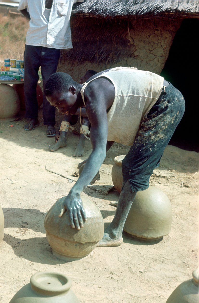 Edények készítése kerék nélkül, Nigéria, c1966 alkotó: Unbekannt
