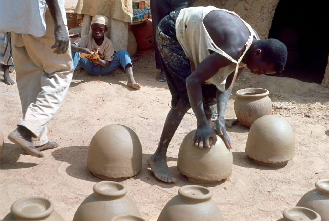 Edények készítése kerék nélkül, Nigéria, c1966 alkotó: Unbekannt