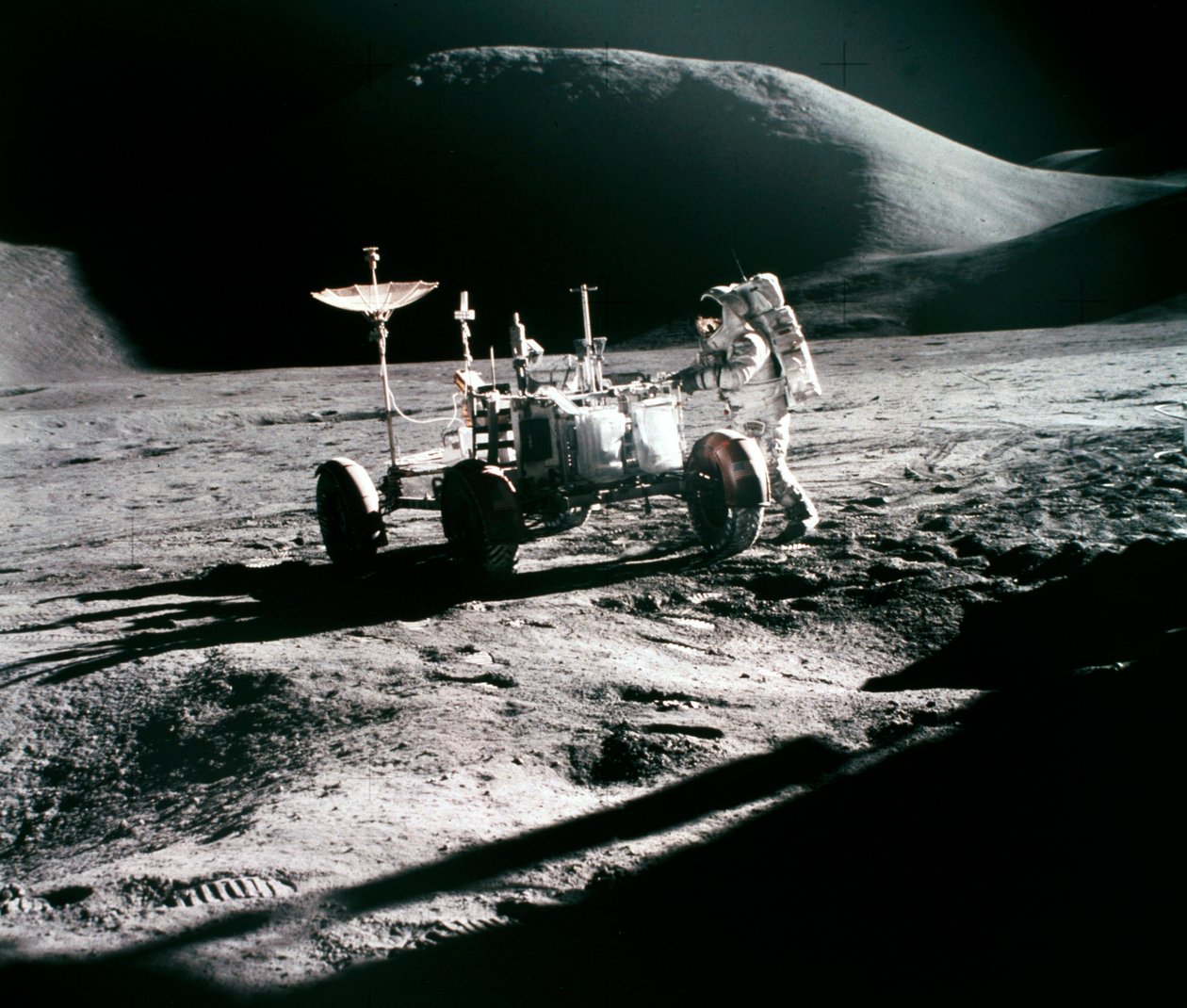 Manned Space Flight, USA, Apollo 15 Apollo 15 űrhajós James Irwin, a Lunar Roverrel alkotó: Unbekannt