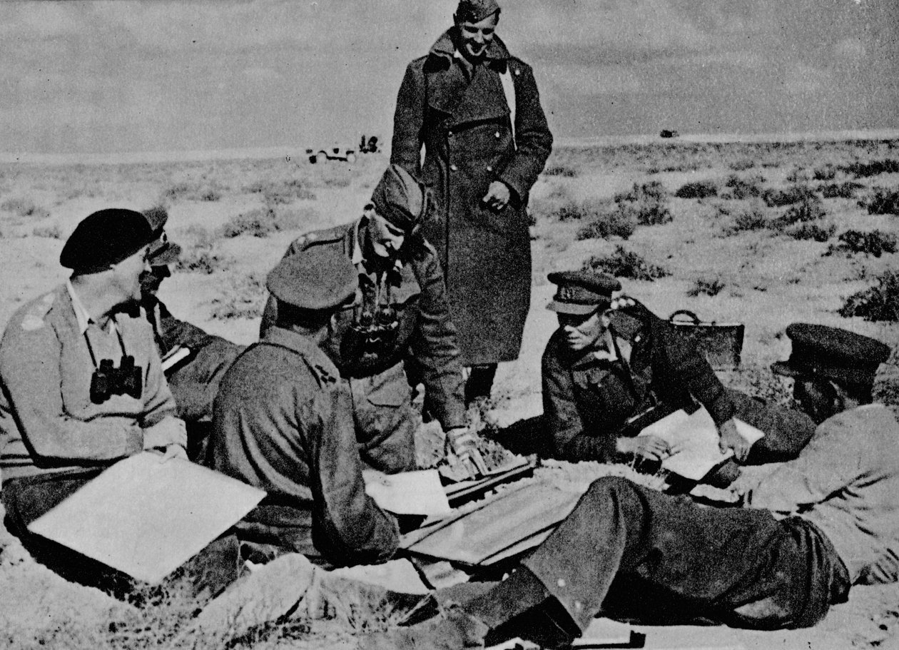 A térképek és tervek a homokon vannak kiterítve, 1942 1944 alkotó: Unbekannt