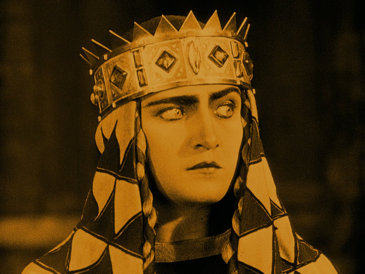 Margarete Schön Kriemhild szerepében Fritz Lang Die Nibelungen: Kriemhilds Revenge című filmjében, 1924. alkotó: Unbekannt