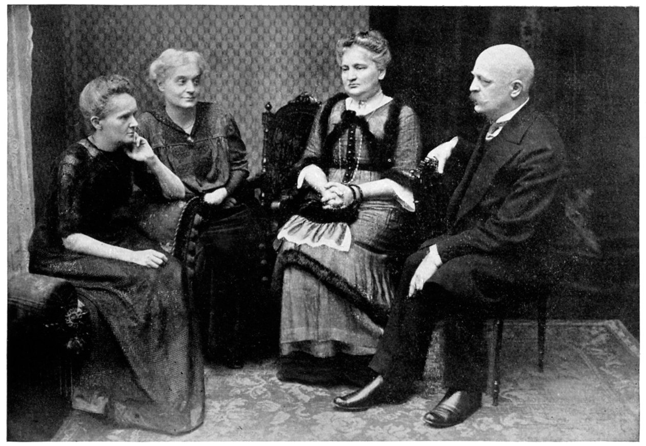 Marie Curie, lengyel származású francia fizikus családtagjaival Varsóban, Lengyelországban, 1912 alkotó: Unbekannt