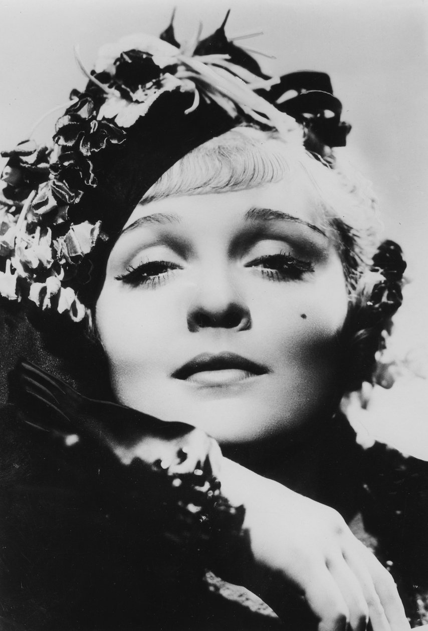 Marlene Dietrich 1901-1992, német származású amerikai színésznő, énekes és előadóművész, XX. alkotó: Unbekannt