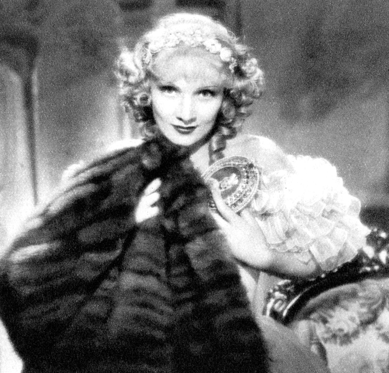 Marlene Dietrich német születésű amerikai színésznő, 1934-1935 alkotó: Unbekannt
