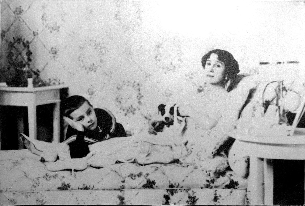 Mathilde Kschessinska, orosz prímabalerina fiával, Volodjával, 1910 alkotó: Unbekannt