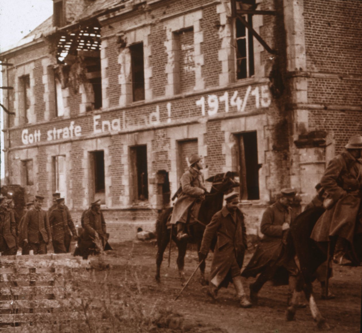 Isten büntesse meg Angliát, Bucy-le-Long, Észak-Franciaország, c1914-c1918 alkotó: Unbekannt