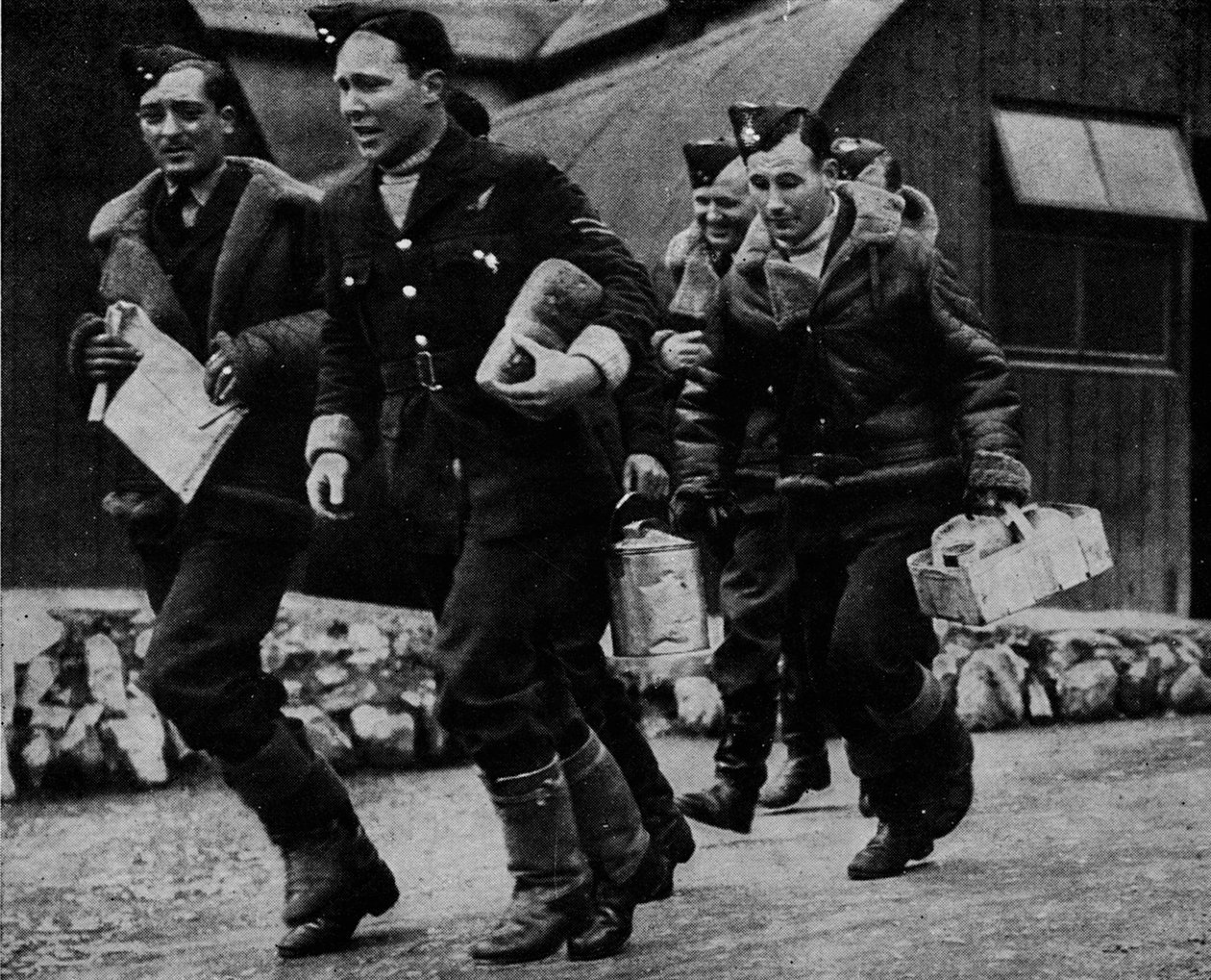 A RAF tagjai bevetésre készen a második világháború alatt, 1940 1943 alkotó: Unbekannt