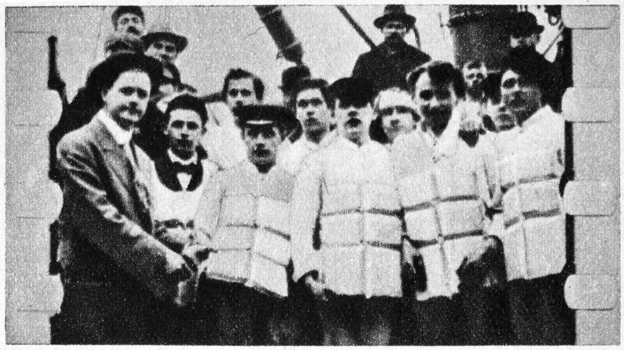 A Titanic legénységének tagjai mentőmellényben, 1912 alkotó: Unbekannt