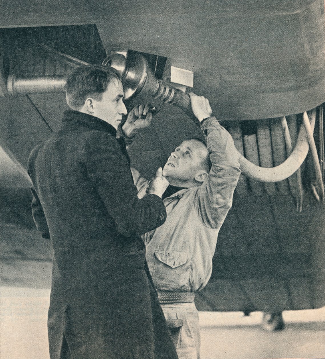 Sir Alan Cobham által kidolgozott módszer a repülőgépek tankolására, c1936 c1937 alkotó: Unbekannt