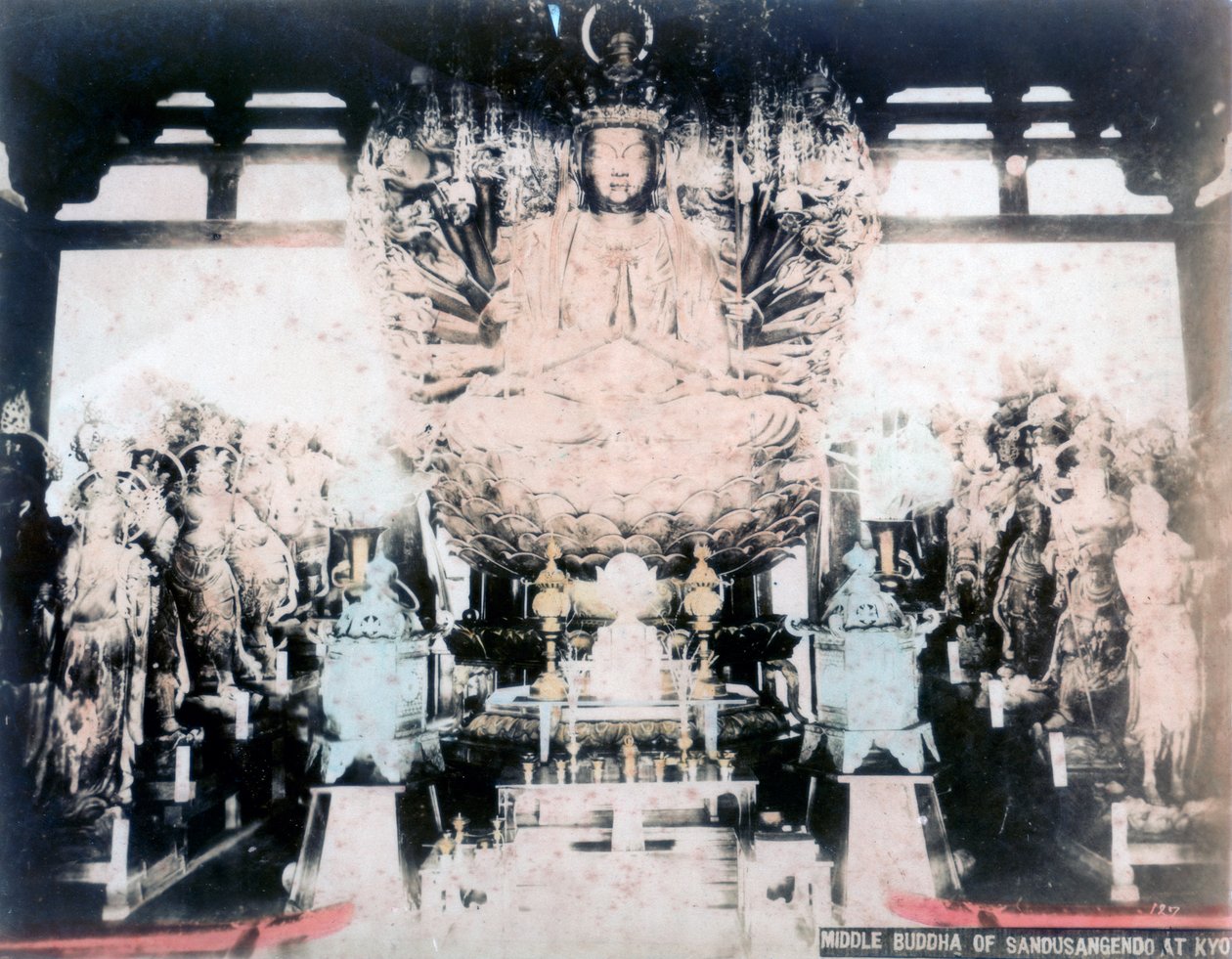 Középső Buddha, Sanjusangendo templom, Kyoto, Japán alkotó: Unbekannt