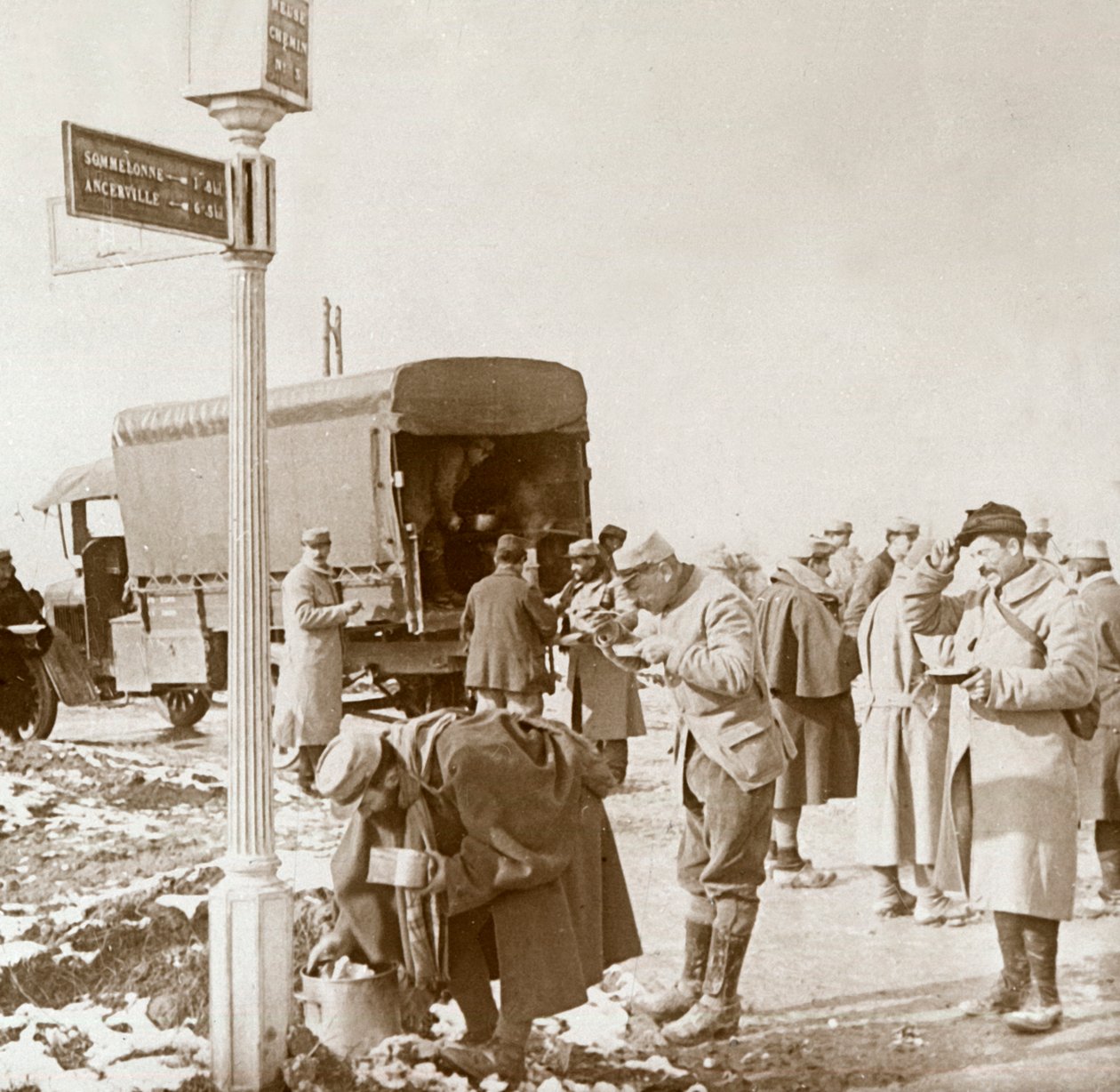 Mobil konyha a Voie Sacrée-n, Verdun, Észak-Franciaország, 1914-c1918. alkotó: Unbekannt