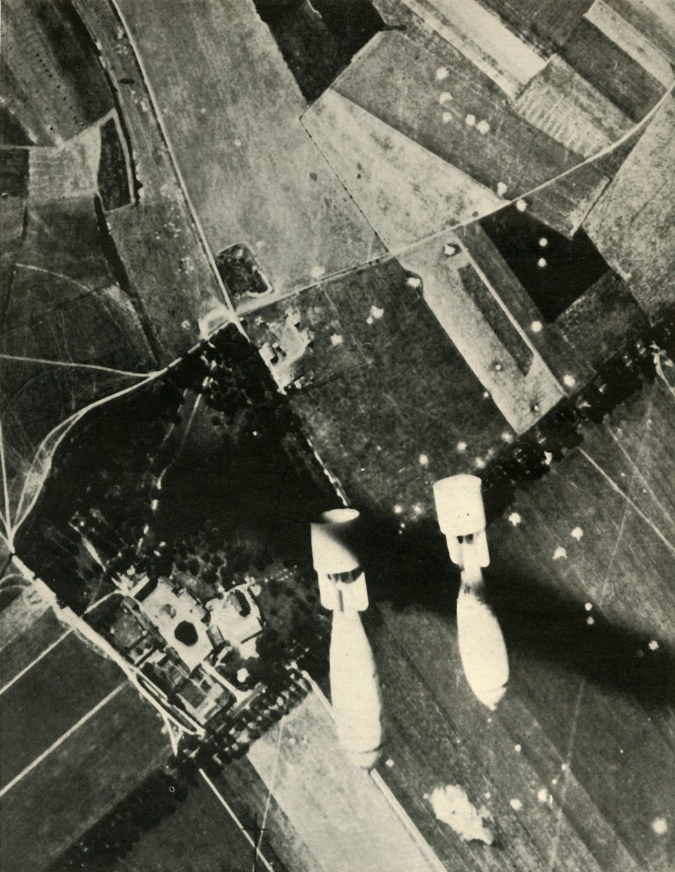 További brit bombák egy ellenséges repülőteren, 1939-1940, 1941. alkotó: Unbekannt